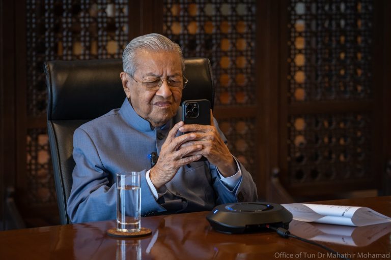 Tun M nafi punca perpecahan Melayu, terus salahkan UMNO