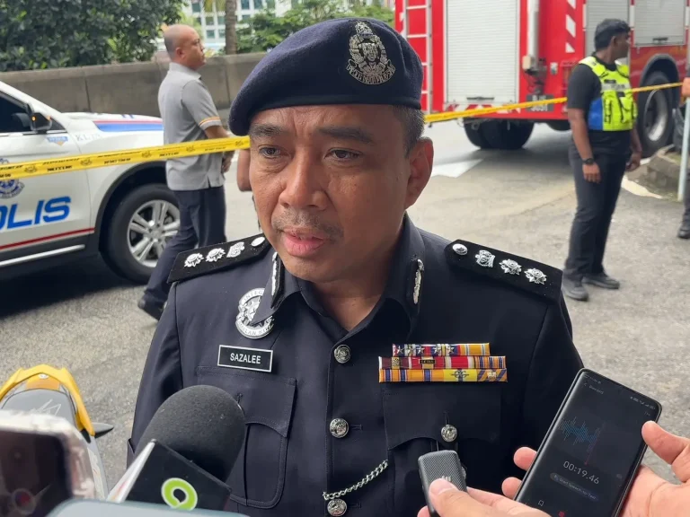 Polis tahan empat lelaki kes bakar mercun himpunan anti-Azam