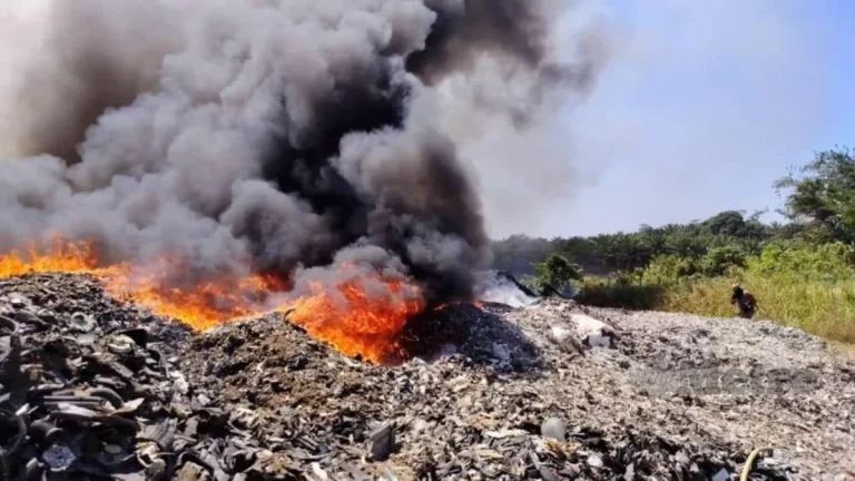 Kebakaran terbuka di tapak sampah Baling, api merebak hampir setengah hektar