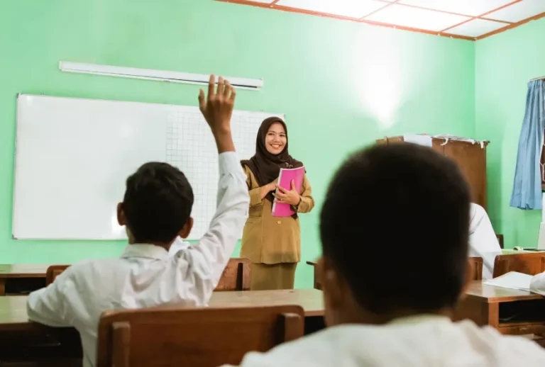 KPM bakal ambil 20,000 guru baharu mulai Mac depan