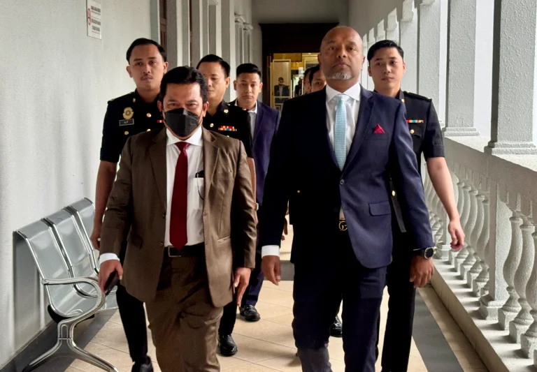 Bekas KP Perisikan Pertahanan didakwa terima suapan USD20,000, tiket penerbangan