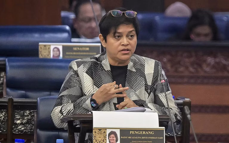 Azalina bentangkan RUU had tempoh PM, asing peranan AG dan Pendakwa Raya