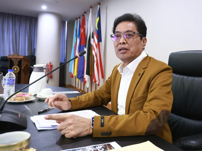 Isu pemilikan saham: Azam Baki maklumkan beliau sedia disiasat