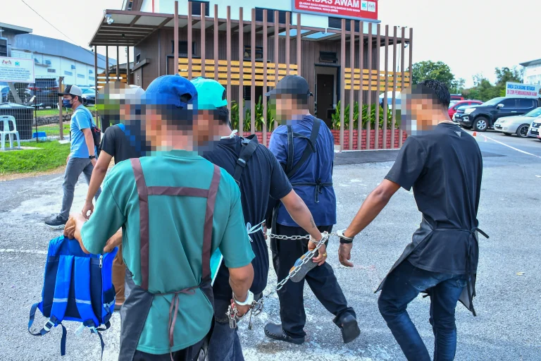Imigresen serbu Bazar Ramadan Bangi, 13 PATI ditahan