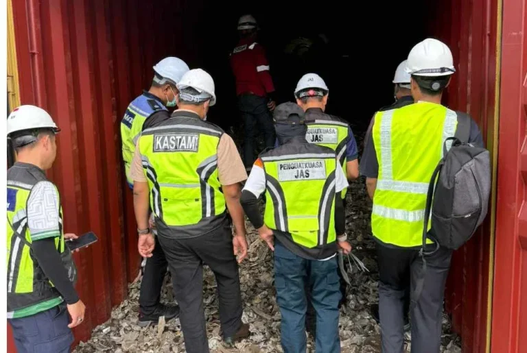 AKPS tahan 10 kontena berisi e-waste, logam sekerap di Pelabuhan Barat