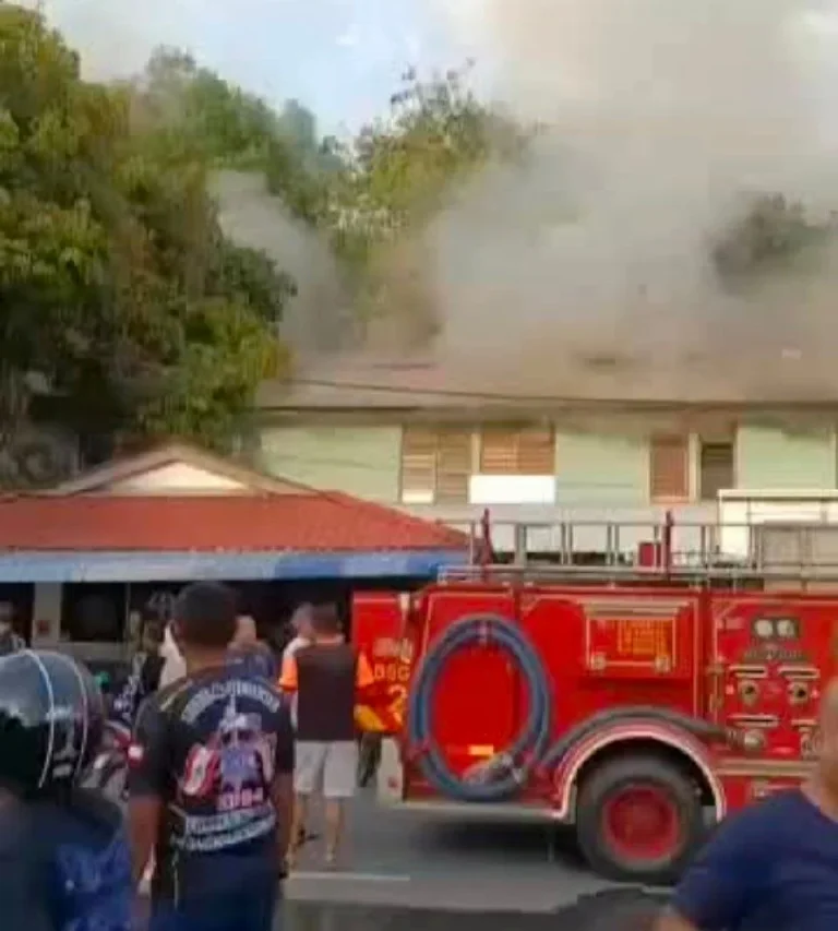 Empat rumah kedai terbakar di Guar Chempedak