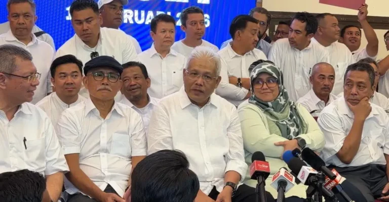 Hamzah beri bayangan tiga hala tuju selepas dipecat Bersatu