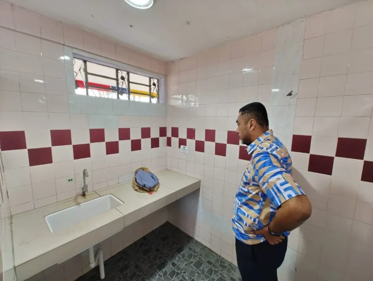 Mayat bayi perempuan dibalut telekung ditinggal dalam tandas awam di Melaka