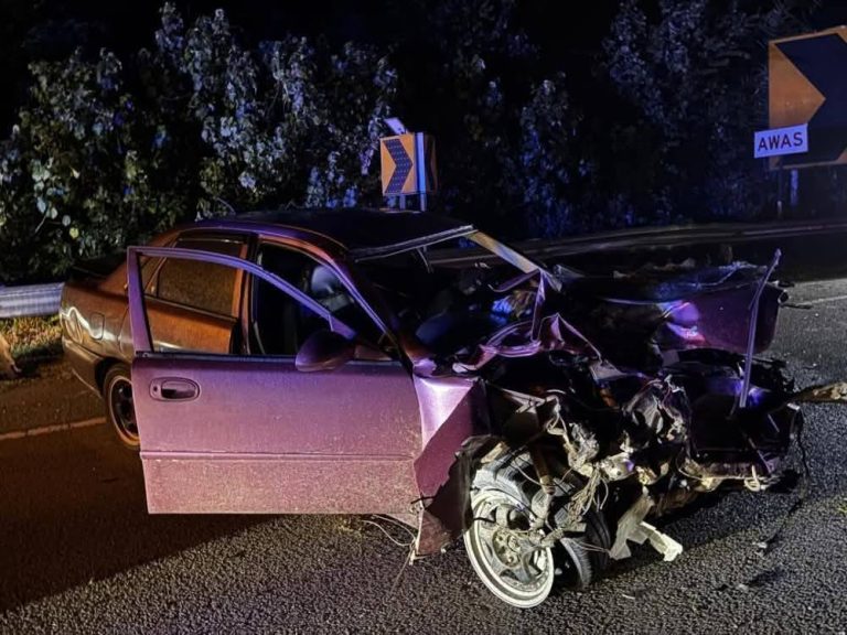 Remaja maut dirempuh kereta terbabas masuk laluan bertentangan di Rompin