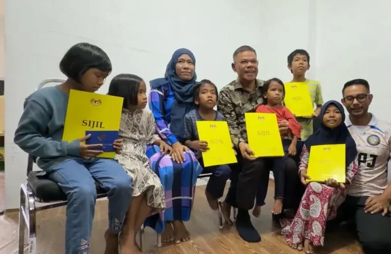 Ibu lega 5 anak akhirnya miliki sijil kelahiran