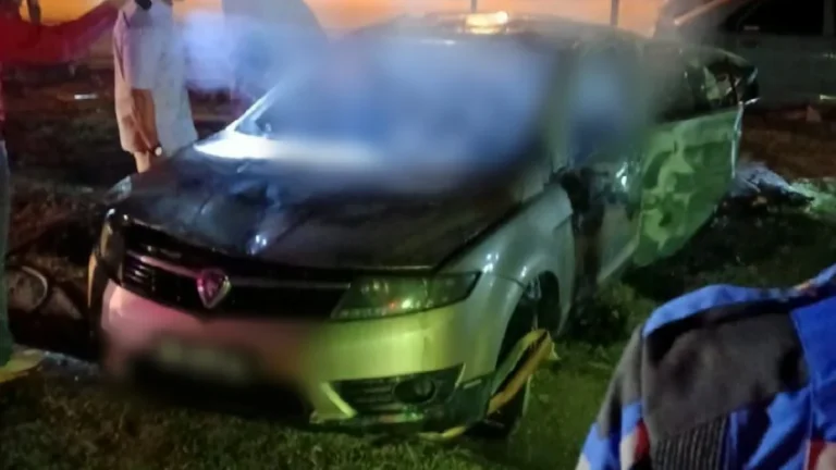 Dua rentung, Proton Preve dinaiki terbakar dalam nahas dua kenderaan berhampiran stesen minyak