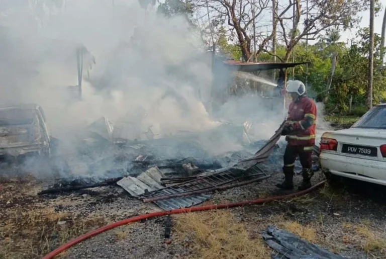 Lima terselamat dalam kebakaran rumah, empat kenderaan di Permatang Pauh