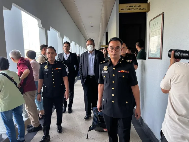 Pengarah syarikat telco mengaku tidak bersalah beri rasuah RM8 juta luluskan pinjaman