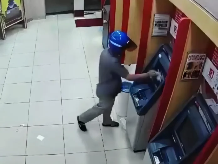 Pecah skrin Atm