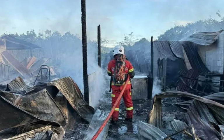 Deretan kedai terbakar, bapa melecur redah api selamatkan isteri, empat Anak