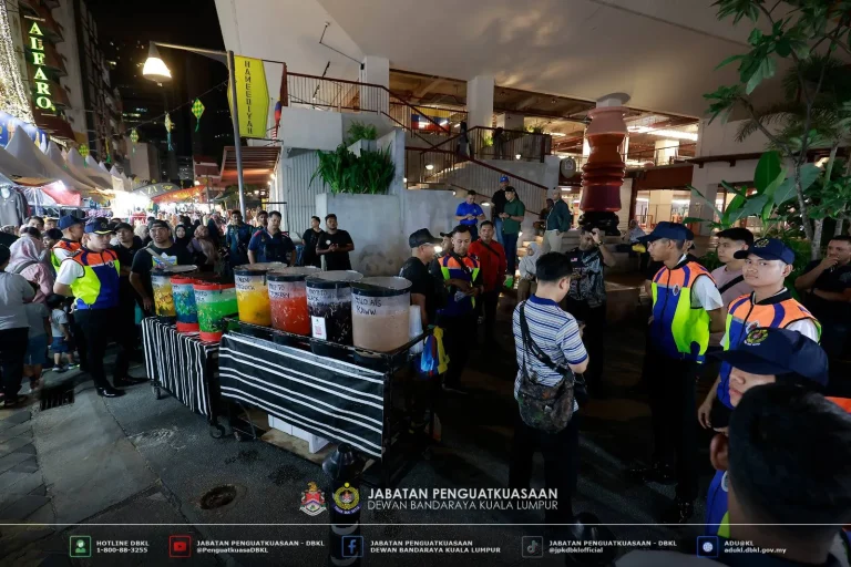 DBKL kompaun 12 penjaja tanpa lesen di Bazar Syawal Masjid India