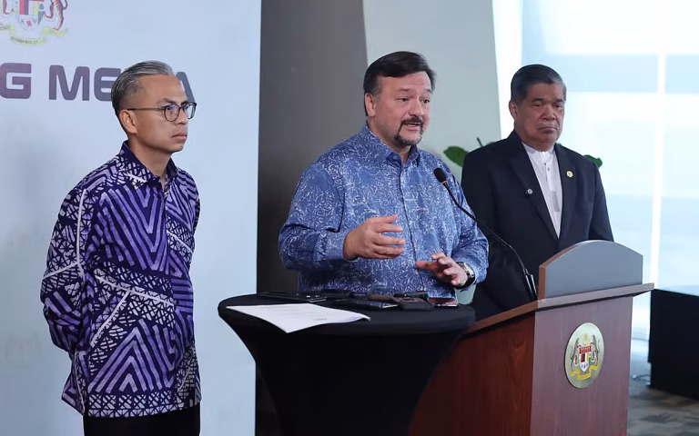 Kerajaan tanggung subsidi bahan api RM3.2 bilion sebulan