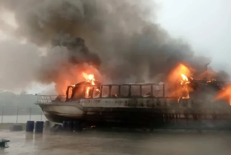 Bot persiaran musnah terbakar di Putrajaya