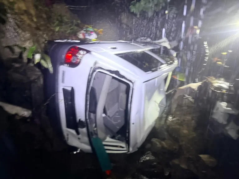Pemandu maut kereta terjatuh gaung sedalam 80 meter