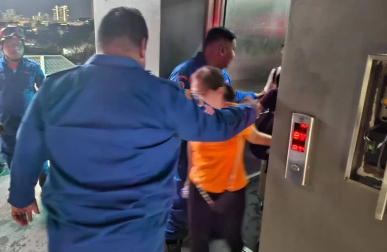 Enam pesara guru terperangkap dalam lif di Pintasan Saloma