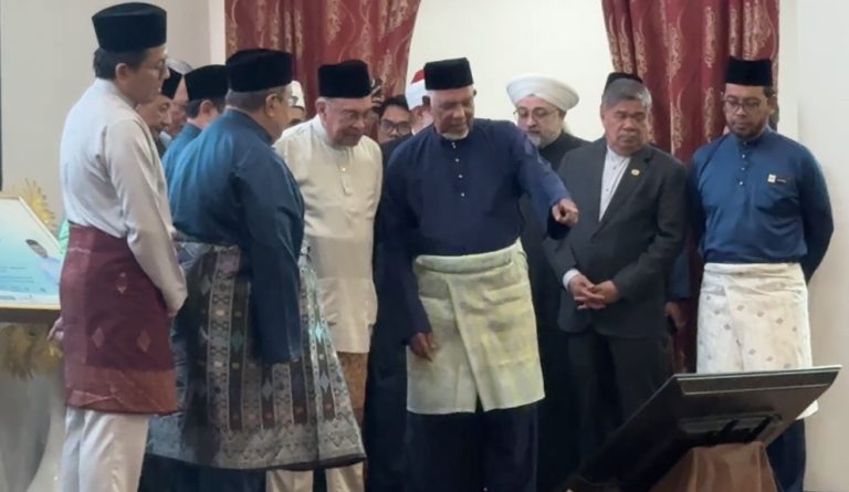PM lancar Mushaf Malaysia Madani berteknologi QR