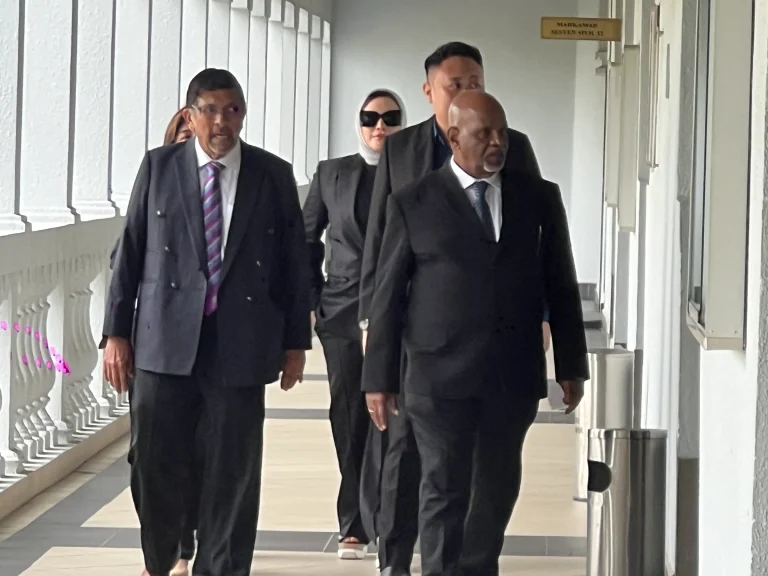 Zizie Izette mula bela diri tuduhan subahat rasuah RM150 juta