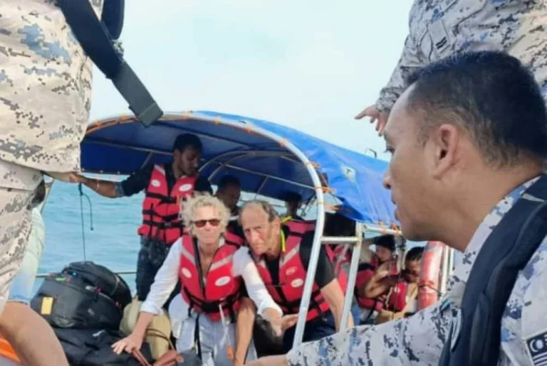 Maritim Malaysia selamatkan 13 pelancong terkandas tengah laut selepas bot rosak