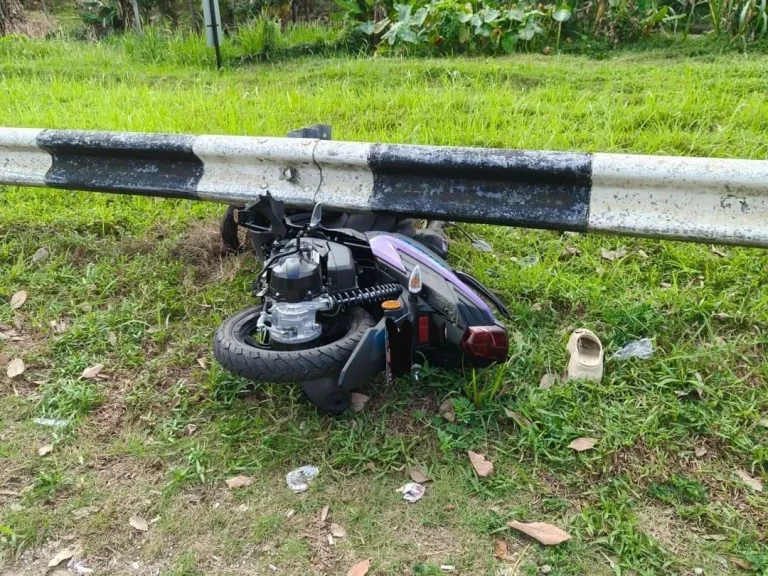 Remaja perempuan maut, ibu parah motosikal rempuh penghadang jalan