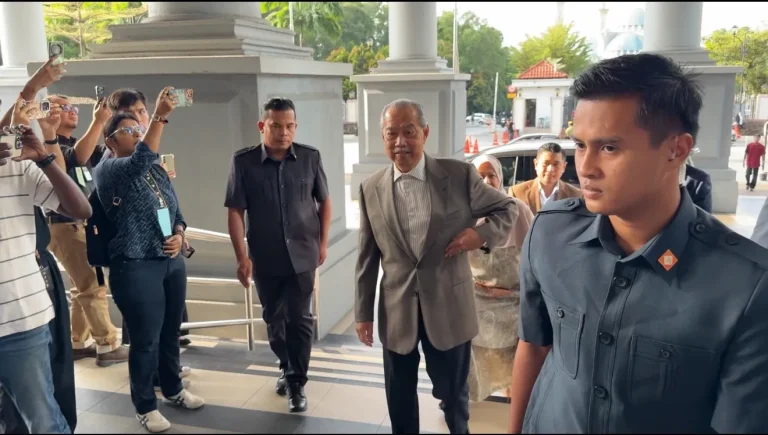 Pihak pembelaan dakwa pertuduhan ke atas Muhyiddin kabur, niat tak baik