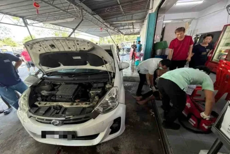 Dua cedera dirempuh Myvi terbabas di kedai makan Cina