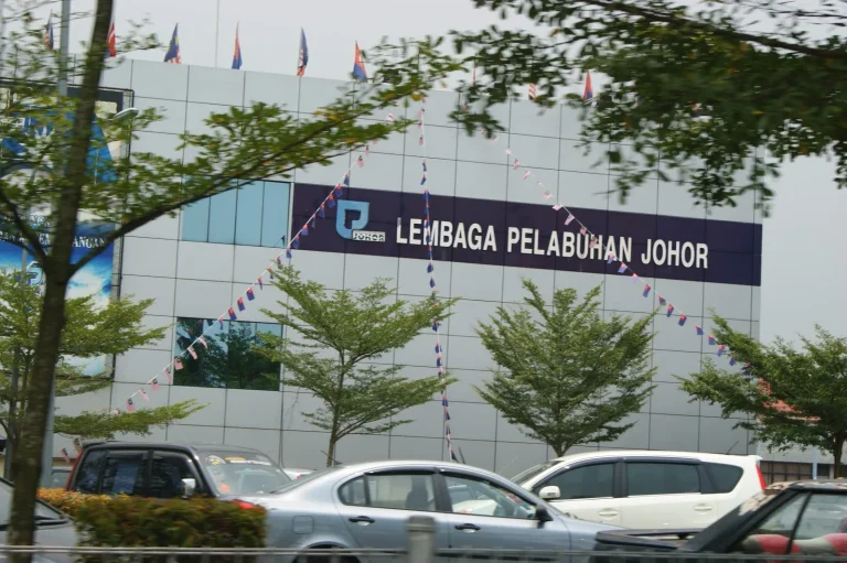 Seleweng petrol: KPDN tahan 10 individu, nilai rampasan lebih RM4 juta