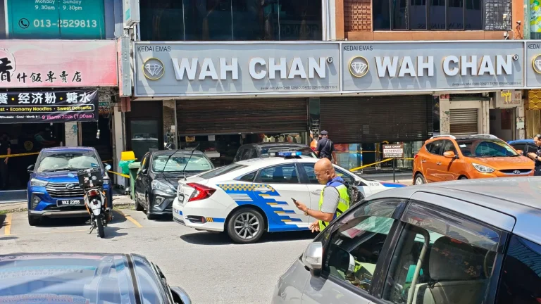 Perompak kedai emas maut ditembak pengawal keselamatan