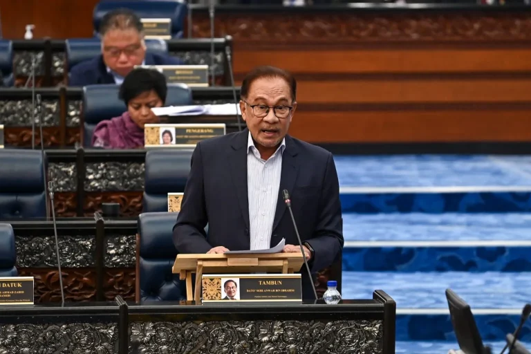 Pindaan Perlembagaan had tempoh PM tidak jejas kuasa prerogatif Agong – Anwar