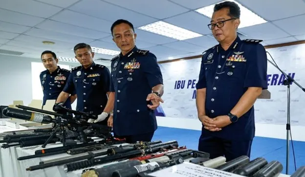 Enam senapang angin, sepucuk pistol dirampas dalam serbuan rumah pakar ubah suai senjata