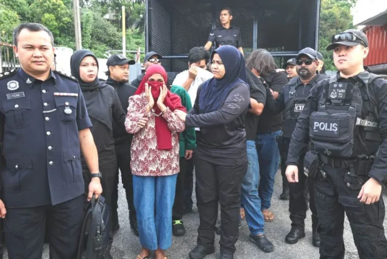 Enam individu termasuk wanita Pakistan didakwa samun berkumpulan