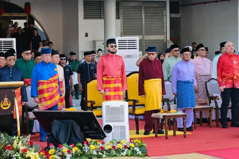 Sultan Selangor rasmi tiang bendera tertinggi di Asia Tenggara