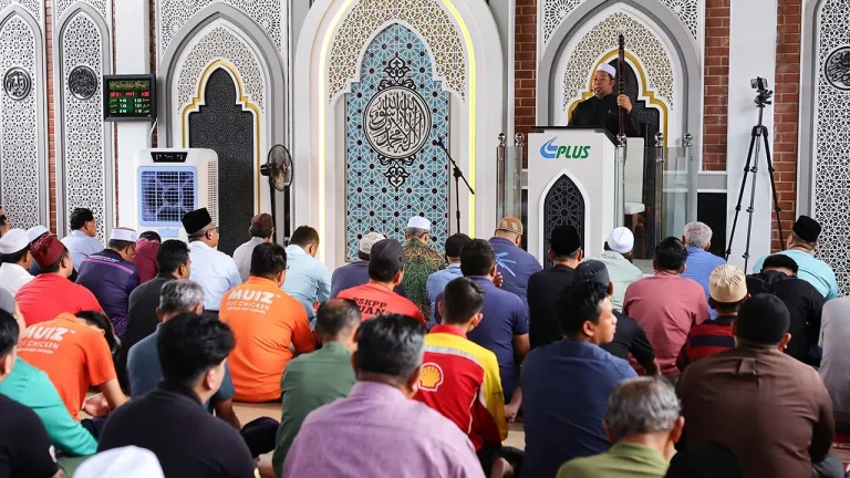 Surau R&R Seremban lakar sejarah dibenar adakan solat sunat Aidilfitri