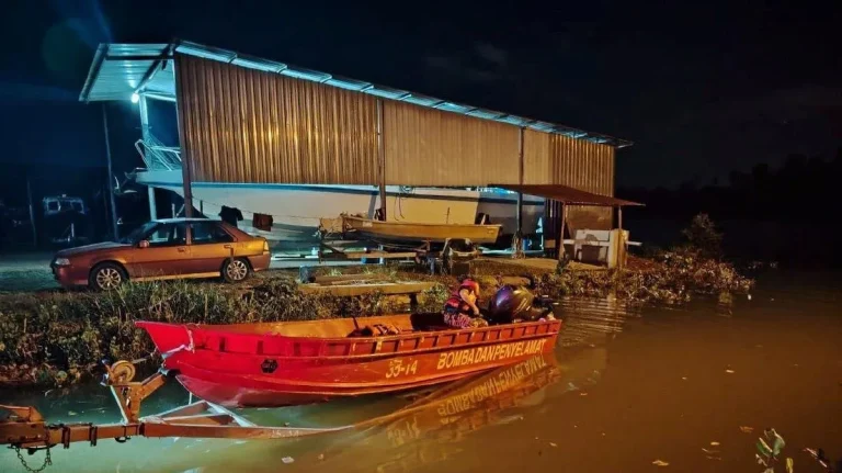 Lelaki dikhuatiri lemas ketika menjaring ikan di Sungai Belat