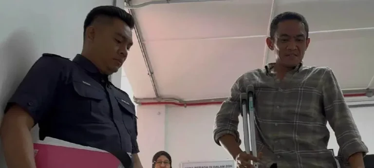 Enggan beri kunci motosikal, lelaki didakwa acu kerambit pada perut abang