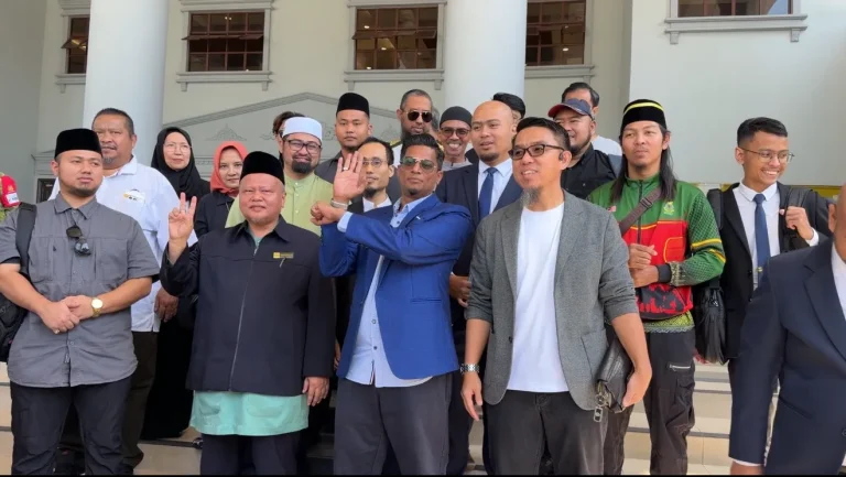 Peguam persoal layanan berbeza terhadap Zamri Vinoth