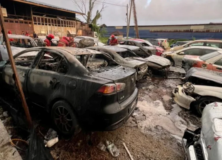 Kebakaran bengkel : 12 kereta terjejas termasuk tujuh musnah