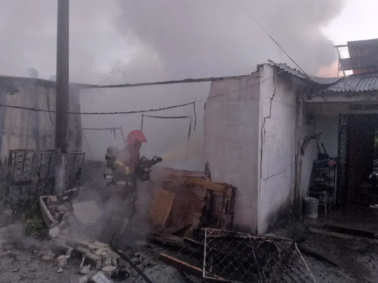 Tiga premis termasuk butik pengantin terbakar di Klang