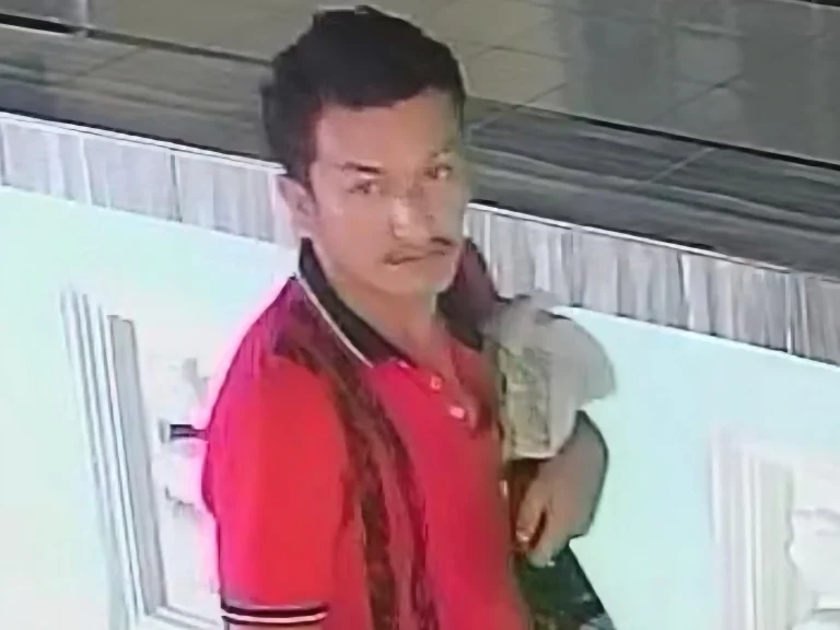 Polis buru lelaki warga asing beronani dalam masjid