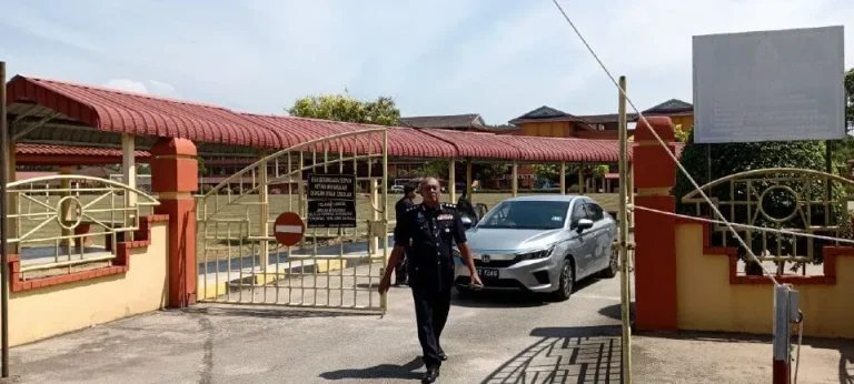 Pelajar Tingkatan Lima parah jatuh dari tingkat empat sekolah