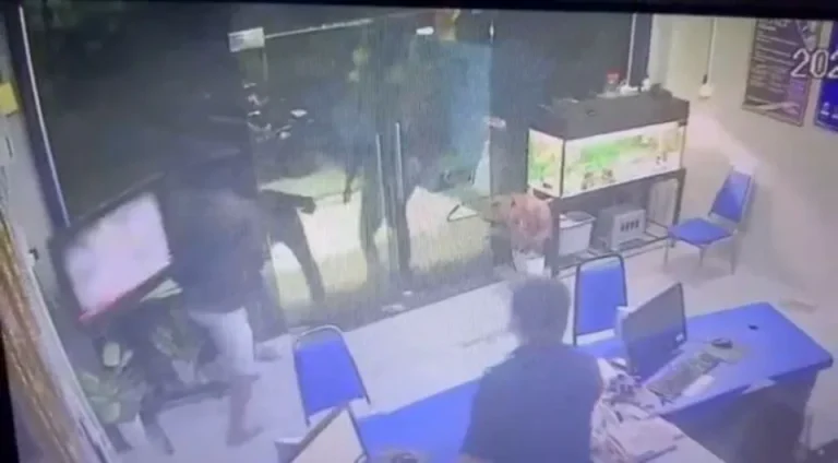 Bergaduh di balai polis, lima lelaki ditahan
