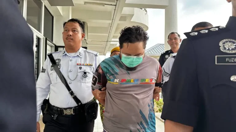 Pemandu treler ragut tiga nyawa di Segamat didakwa 3 pertuduhan bunuh