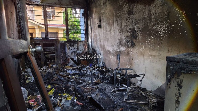 Bilik server Balai Polis Kepala Batas musnah 80 peratus dalam kebakaran