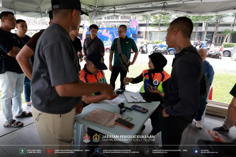 DBKL ambil 28 tindakan sita, 23 kompaun terhadap ‘ulat foto’ sekitar KLCC