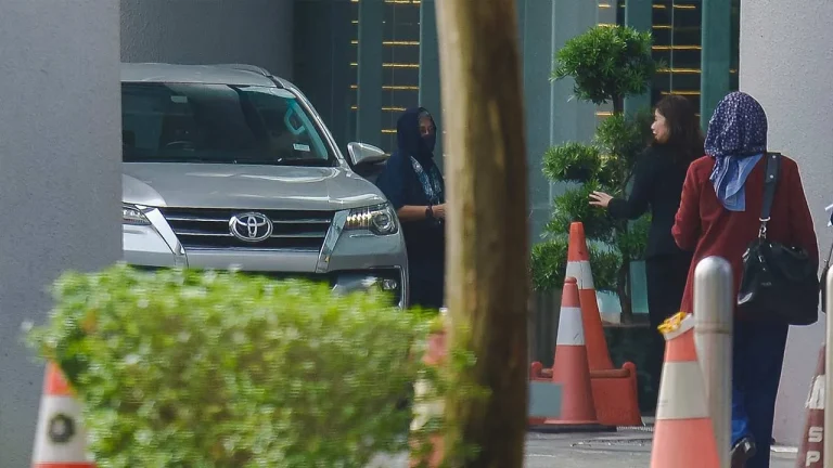 Seorang anak Tun Daim didakwa esok, dua lagi antara tiga individu ingkar arahan SPRM dikeluarkan Notis Merah