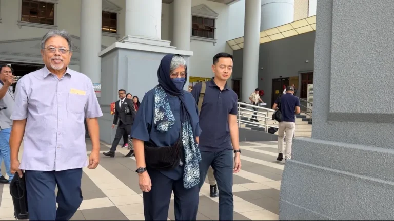 Anak Tun Daim mengaku tidak bersalah gagal isytihar pegangan saham lima syarikat